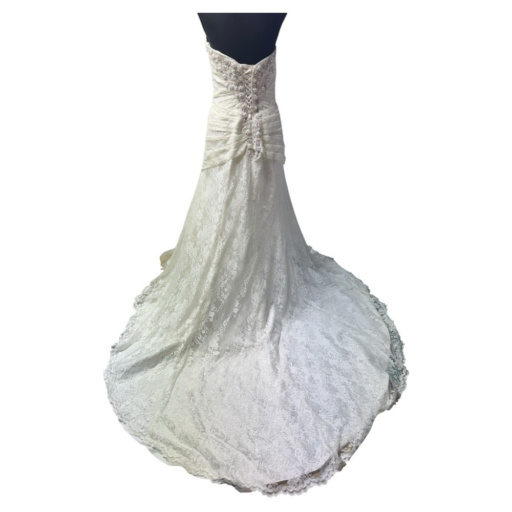 Elegant Ivory Lace Strapless Wedding Gown Size 14 - Picture 2 of 12